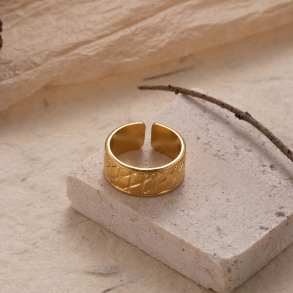 Adjustable Ring