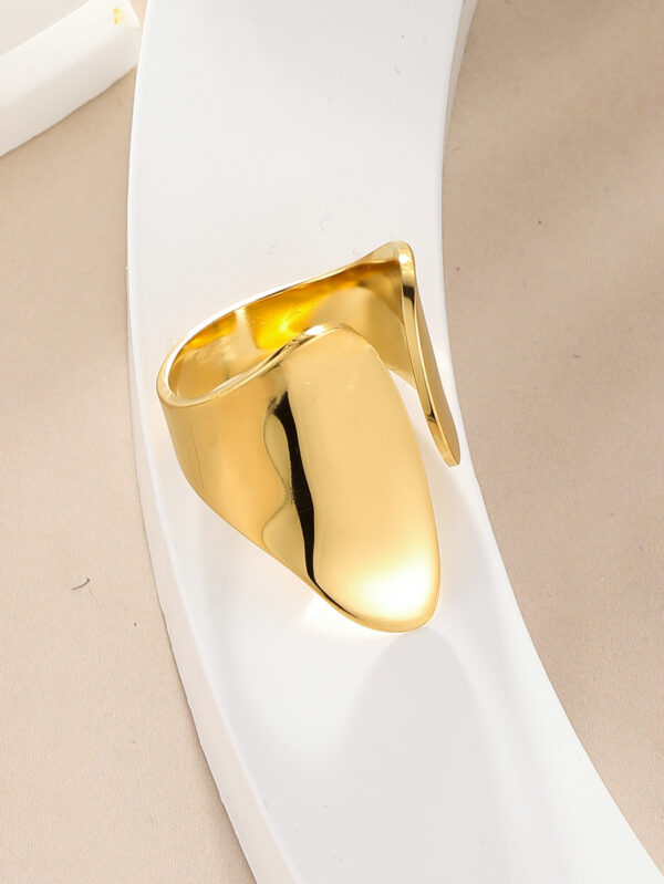 Golden Curve Ring - Image 5