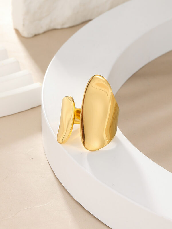 Golden Curve Ring - Image 4