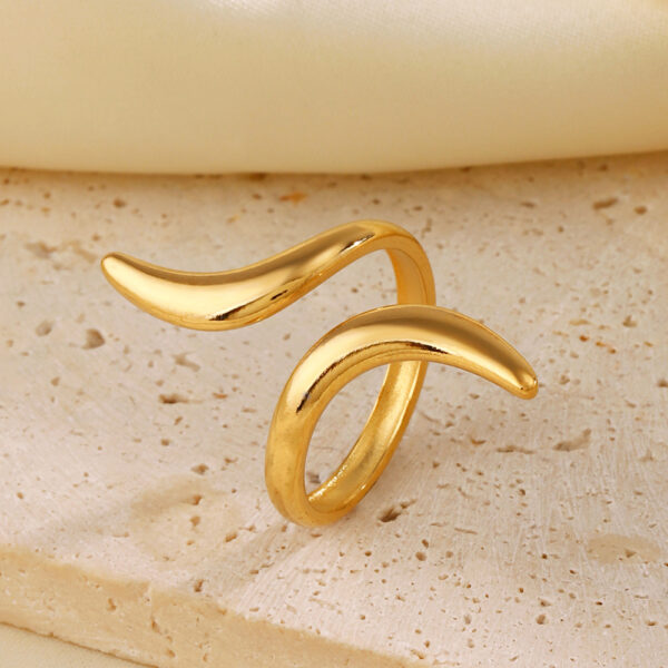 Lunar Curve Ring
