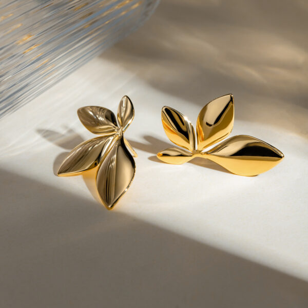 Leaf Radiance Earring - Image 2