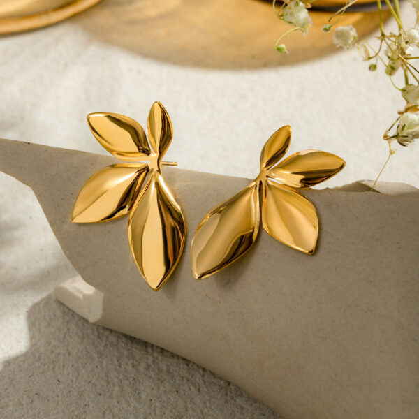 Leaf Radiance Earring