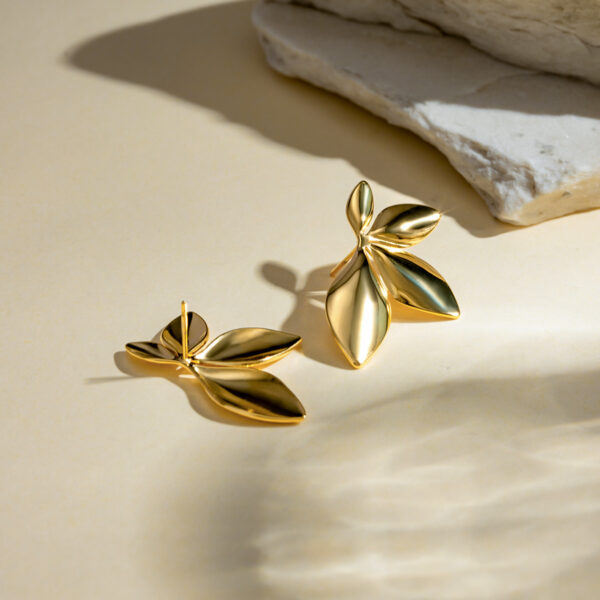 Leaf Radiance Earring - Image 4